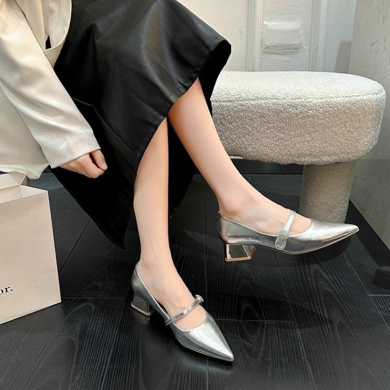 Punta a punta con tacco medio  - Women Shoes Quick Delivery recensione e prezzo